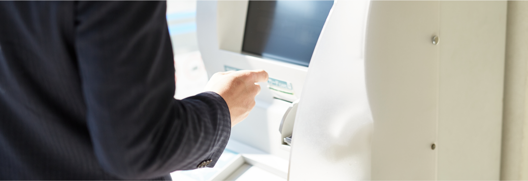 バイト代入ったかな ? ATMで引き出し